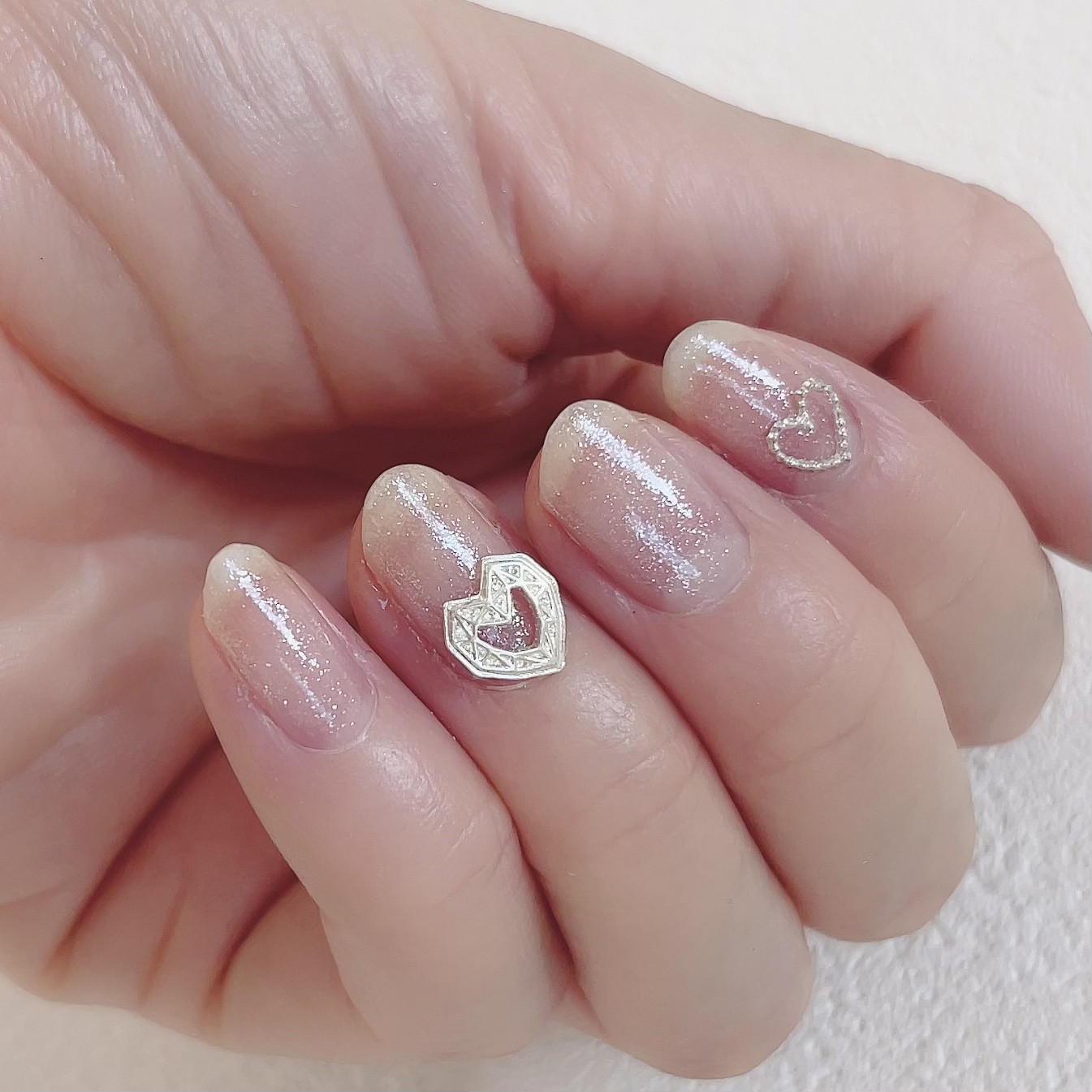 シャインオンミーネイルカラー/Dear.A/マニキュアの動画クチコミ1つ目