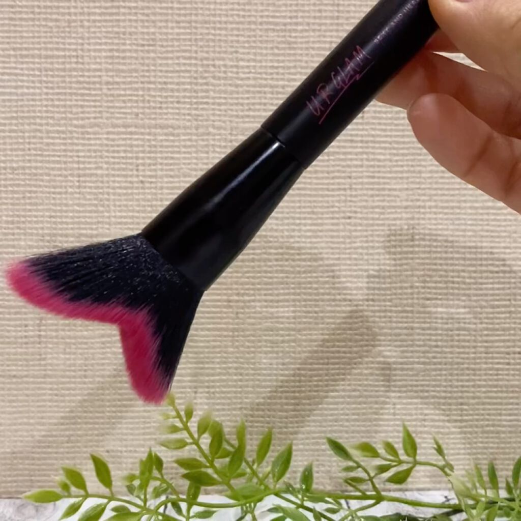 UR GLAM　V POWDER BRUSH（Vパウダーブラシ）/U R GLAM/メイクブラシの動画クチコミ1つ目