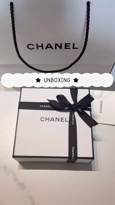 【CHANEL Unboxing✨】
プレゼントでもらったCHANELあけてみました！

みなさん明けましておめでとうございます🎍
今年も素敵な一年になりますように！💫

今回はCHANELのUnbox