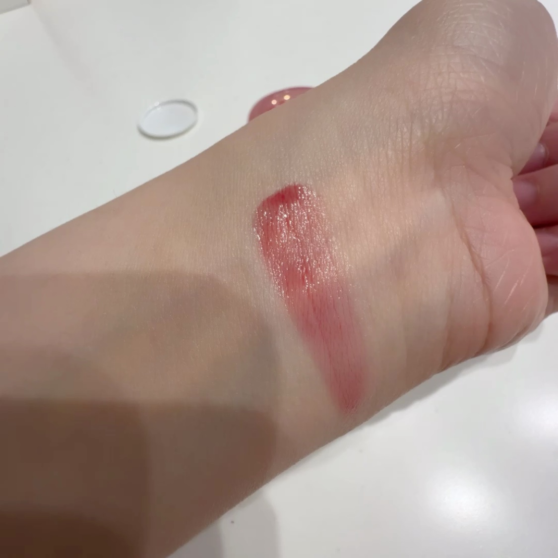 ロウグロウデューイーボール/hince/リップバームの動画クチコミ1つ目