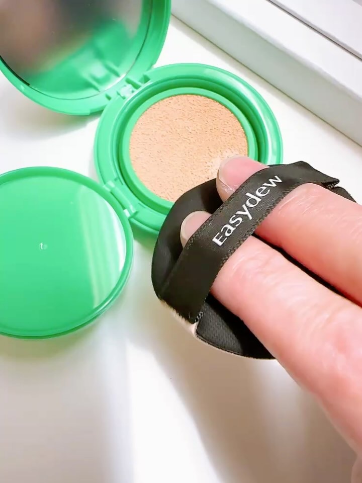 イージーデュー メラB トーニングアンプルクッション/Easydew/クッションファンデーションを使ったクチコミ（2枚目）