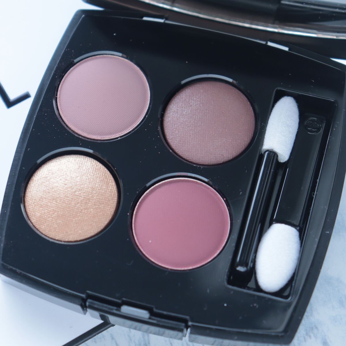 レ キャトル オンブル/CHANEL/アイシャドウパレットの人気ショート動画