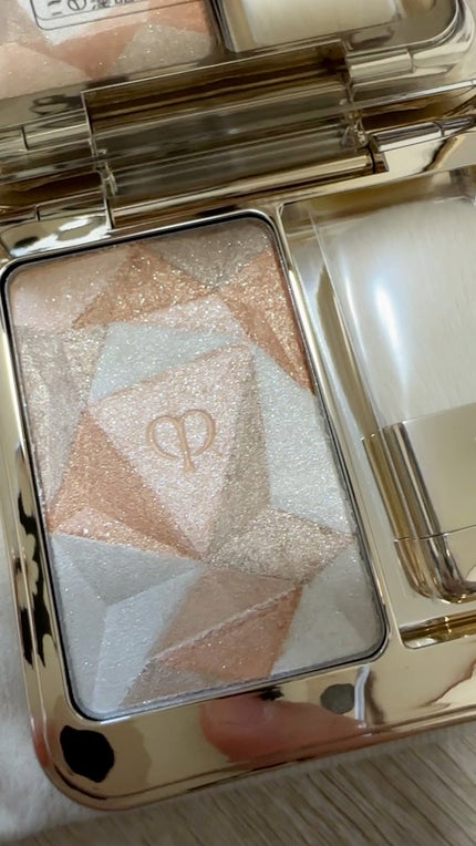 ル・レオスールデクラ /クレ・ド・ポー ボーテ/パウダーハイライトの人気ショート動画