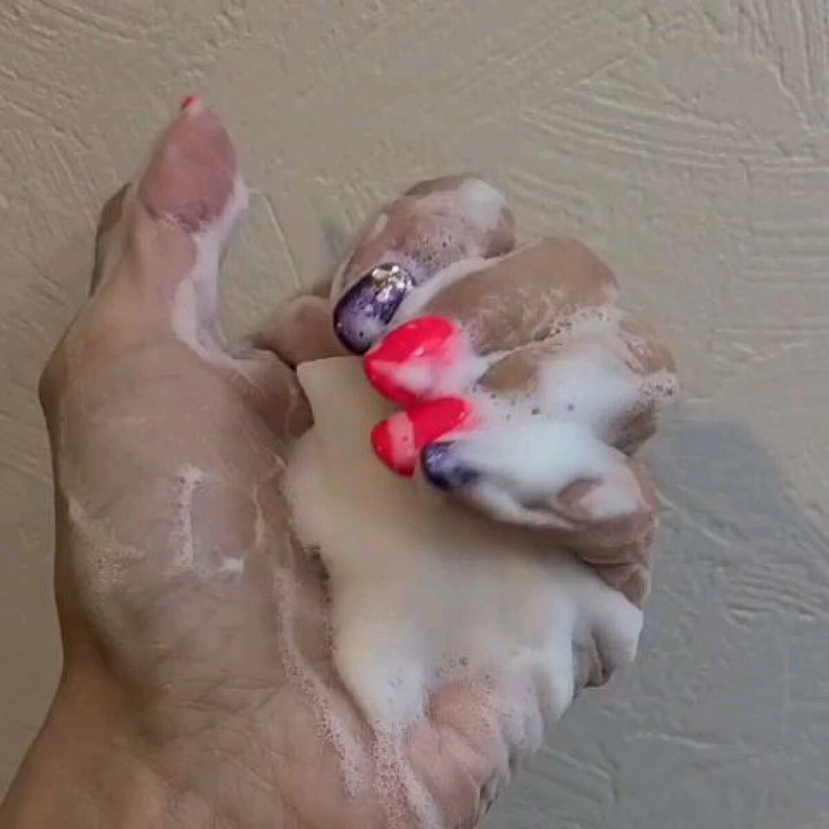 ニキビ＆体臭ケアせっけん BANANA LEAF(バナナリーフ) /BANANA LEAF/ボディ石鹸の動画クチコミ4つ目