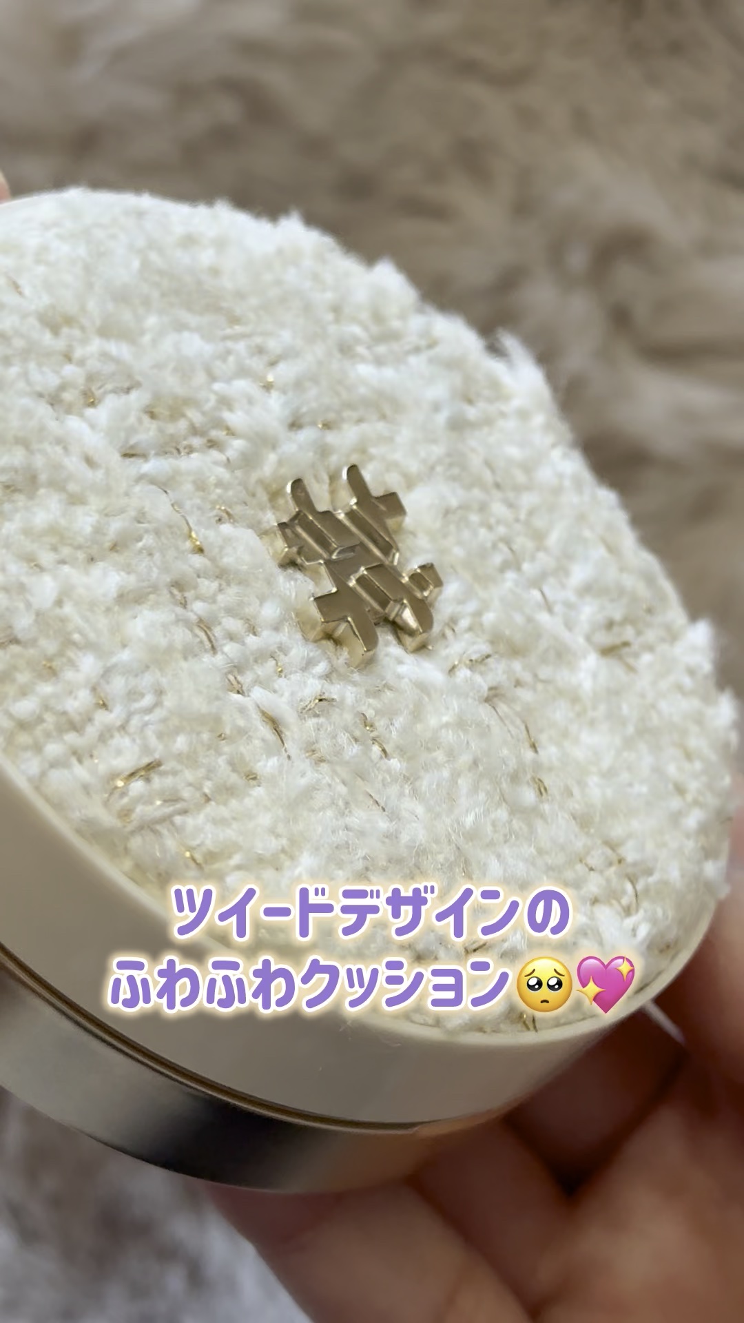 #HANHYUNJAE
ホリデーにぴったりなコスメたち…🎄❄️💖PR

マスターフィットクッション 
21号：淡いピンクトーンで、控えめながらも血色感を与えるカラー💕

高密着・高カバーのクッションで、一日中崩れにくいよっ😍
薄〜く