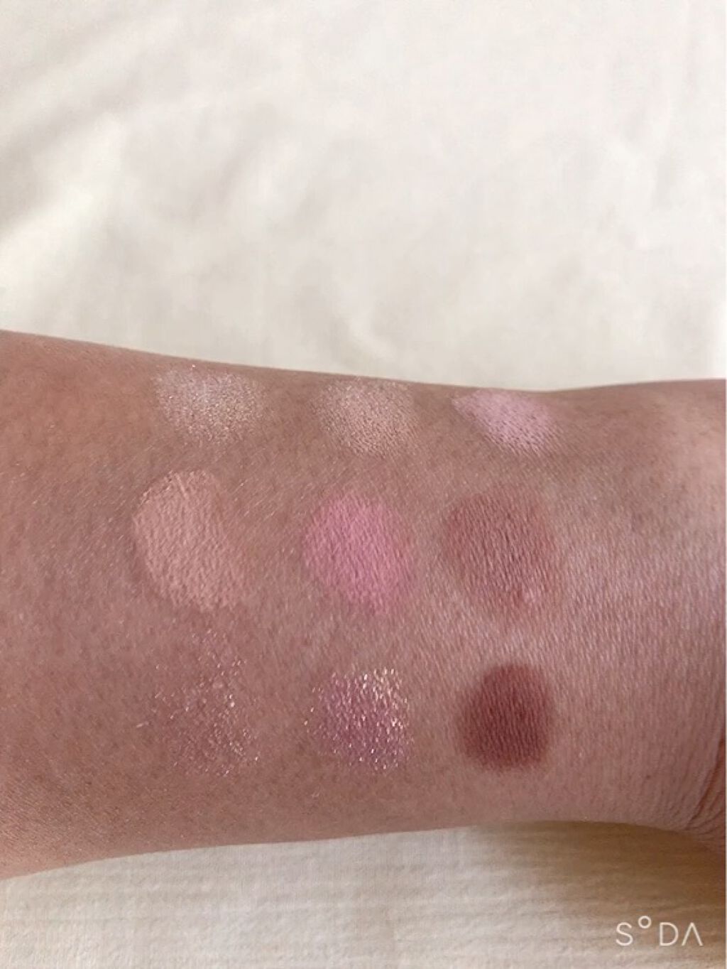 プレイカラーアイズ ≪ミルキーコレクション≫/ETUDE/アイシャドウパレットの動画クチコミ3つ目