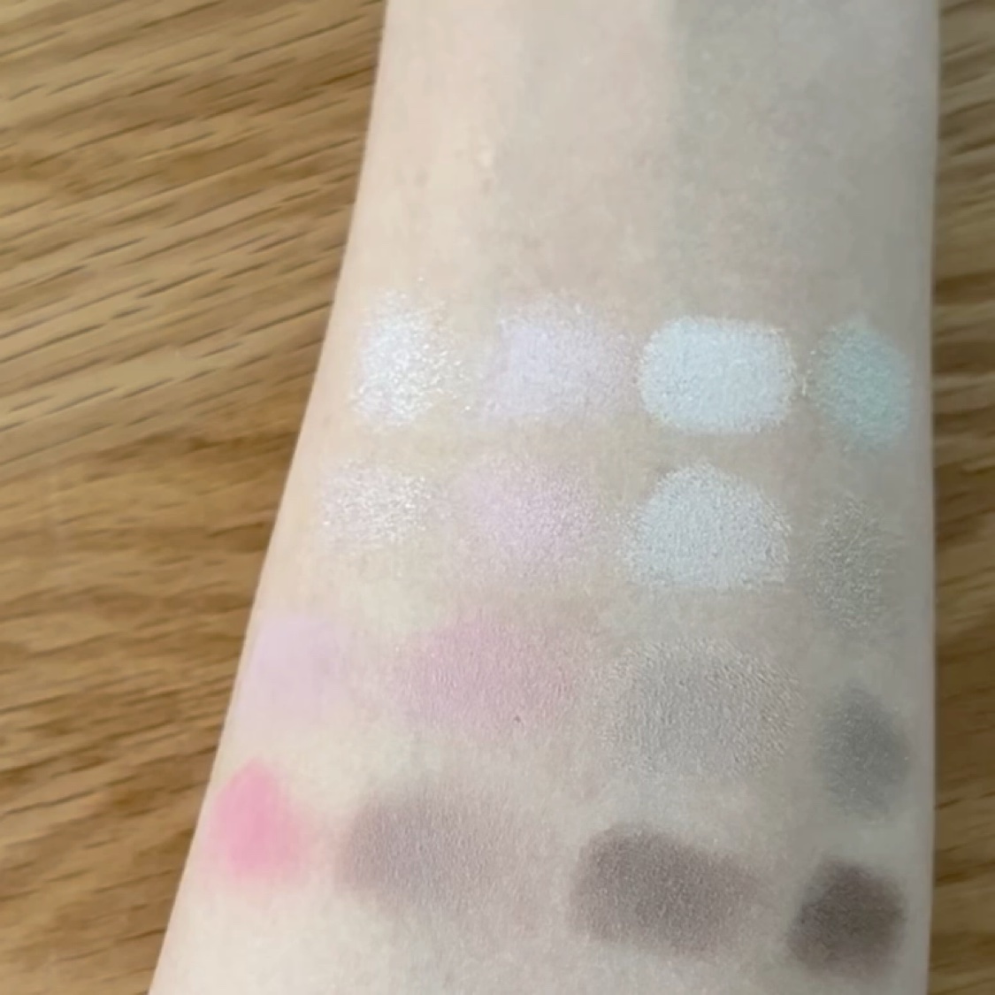 ソフトブラーリングアイパレット/wakemake/アイシャドウパレットを使ったクチコミ（3枚目）