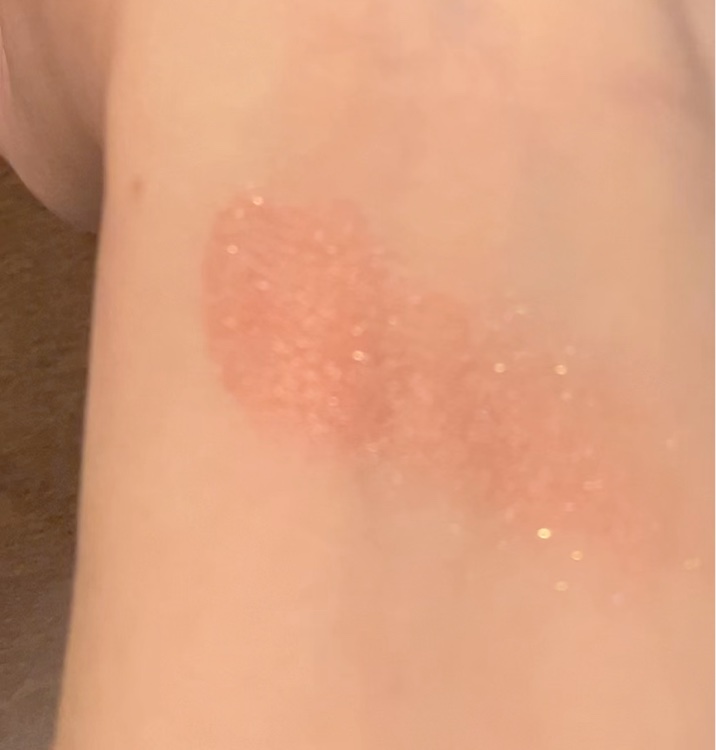 トーン ペタル フロート アイズ/to/one/単色アイシャドウの動画クチコミ1つ目