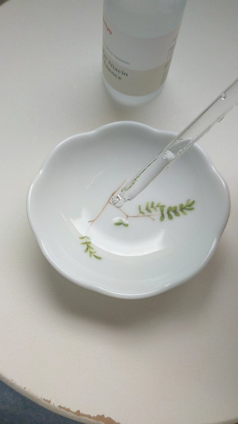 ガラクナイアシン2.0エッセンス/manyo/美容液を使ったクチコミ（2枚目）