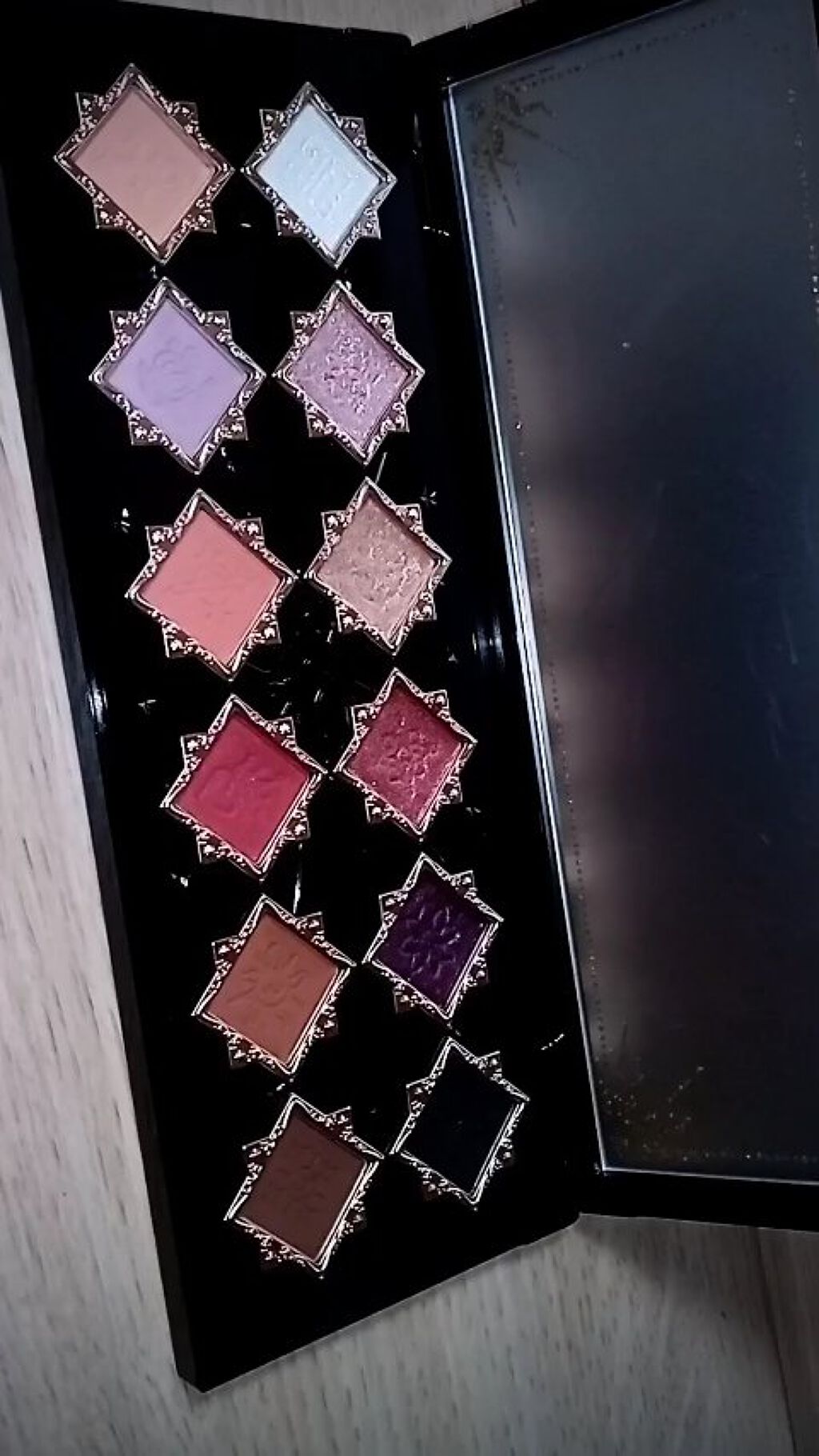 フラワーノーズ ダークエンジェル/ブリリアントプラス/アイシャドウパレットの動画クチコミ4つ目