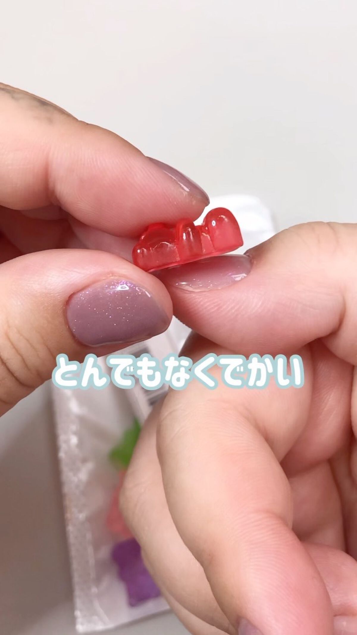 もうなんでも埋め込める気がしてきた！！！
これ付けてると親指が重い。笑🧸💗
.
.
.
#shein #shein購入品 #くまネイル #パーツネイル #ポップネイル #ゴテゴテネイル #ネイルチップ #付け爪