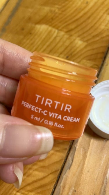 TIRTIR(ティルティル) パーフェクトシー ビタクリームのクチコミ「TIRTIR🧡ティルティル パーフェクトC ビタクリーム
サンプルサイズ

使用感はベタベタし.....」（1枚目）