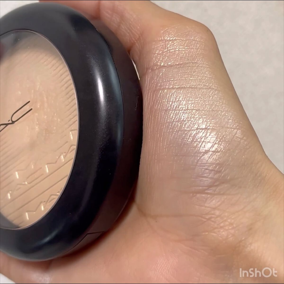 エクストラ ディメンション スキンフィニッシュ ダブル グリーム/M・A・C/プレストパウダーを使ったクチコミ（2枚目）