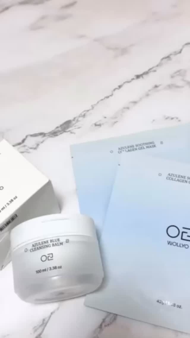 原料工房

▷ アズレンブルークレンジングバーム

きれいなアイスブルー色のクレンジング🩵
肌にのせると、とろけるように直ぐに溶けていくので、肌あたりもよくてやさしいクレンジングです☺️✨
まさに、とろけるメイク落とし♡

黒ずみ毛穴ごっ