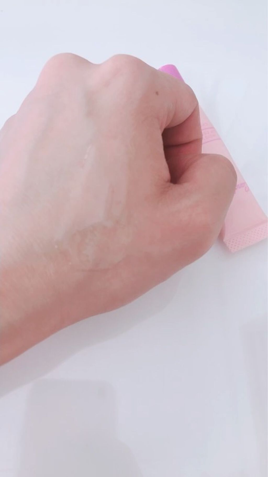 モイスチャーリップエッセンス/CandyDoll/リップ美容液の動画クチコミ1つ目