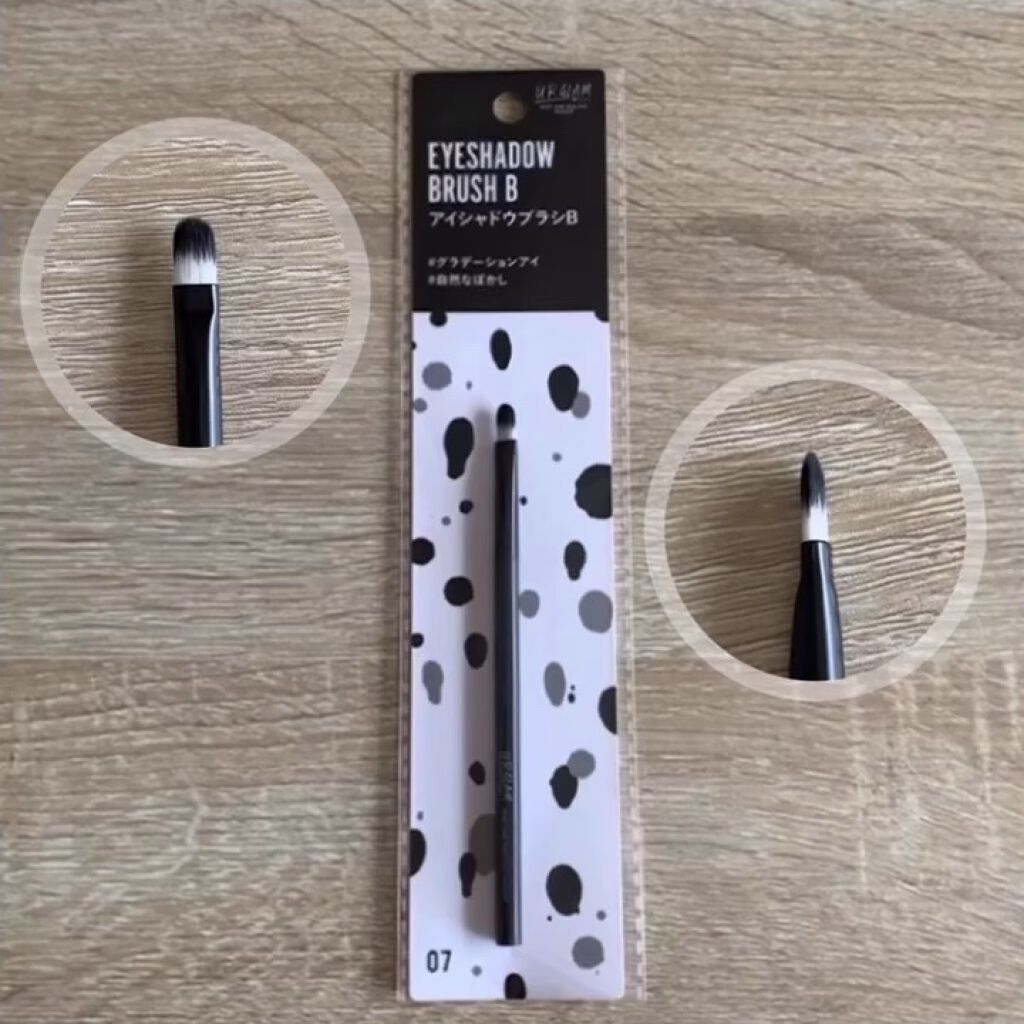 UR GLAM　EYESHADOW BRUSH B/U R GLAM/メイクブラシの動画クチコミ2つ目