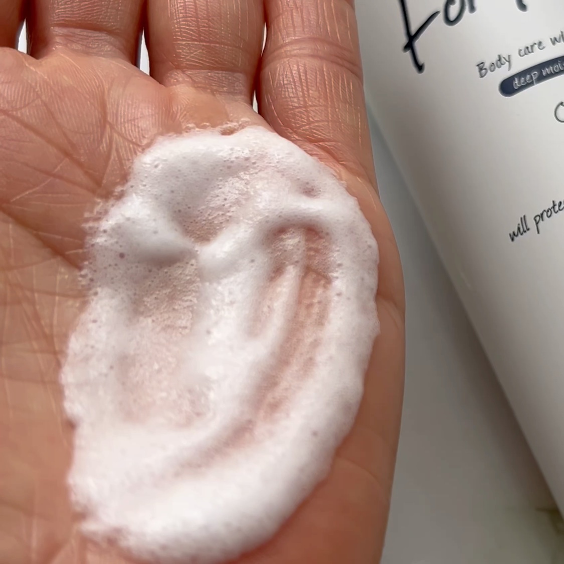 フォーファム　全身保湿ケアホイップ　ディープモイスト/For fam/ボディクリームの動画クチコミ5つ目
