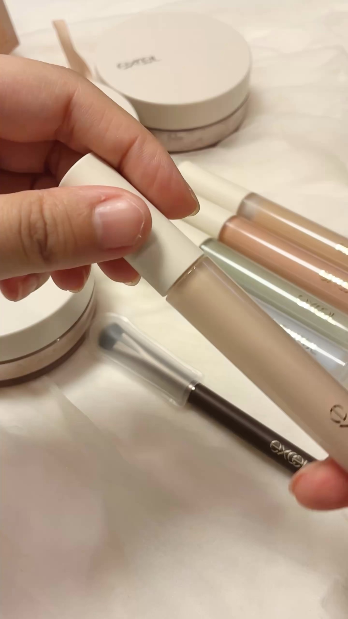 エシリアル セラムコンシーラー/excel/リキッドコンシーラーの動画クチコミ5つ目