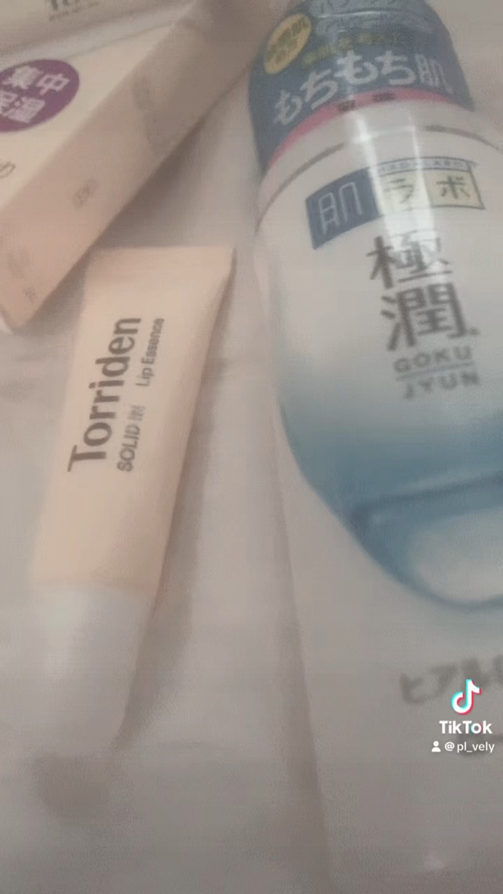 ソリッドイン リップエッセンス/Torriden/リップ美容液の人気ショート動画