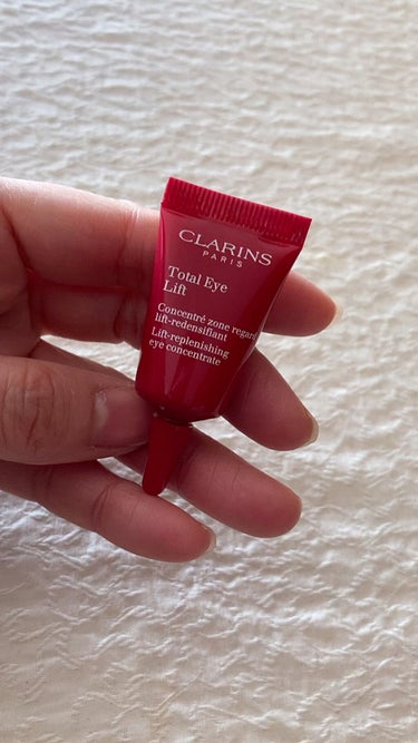 試してみた】トータル アイ インテンス / CLARINSの全成分や肌質別の