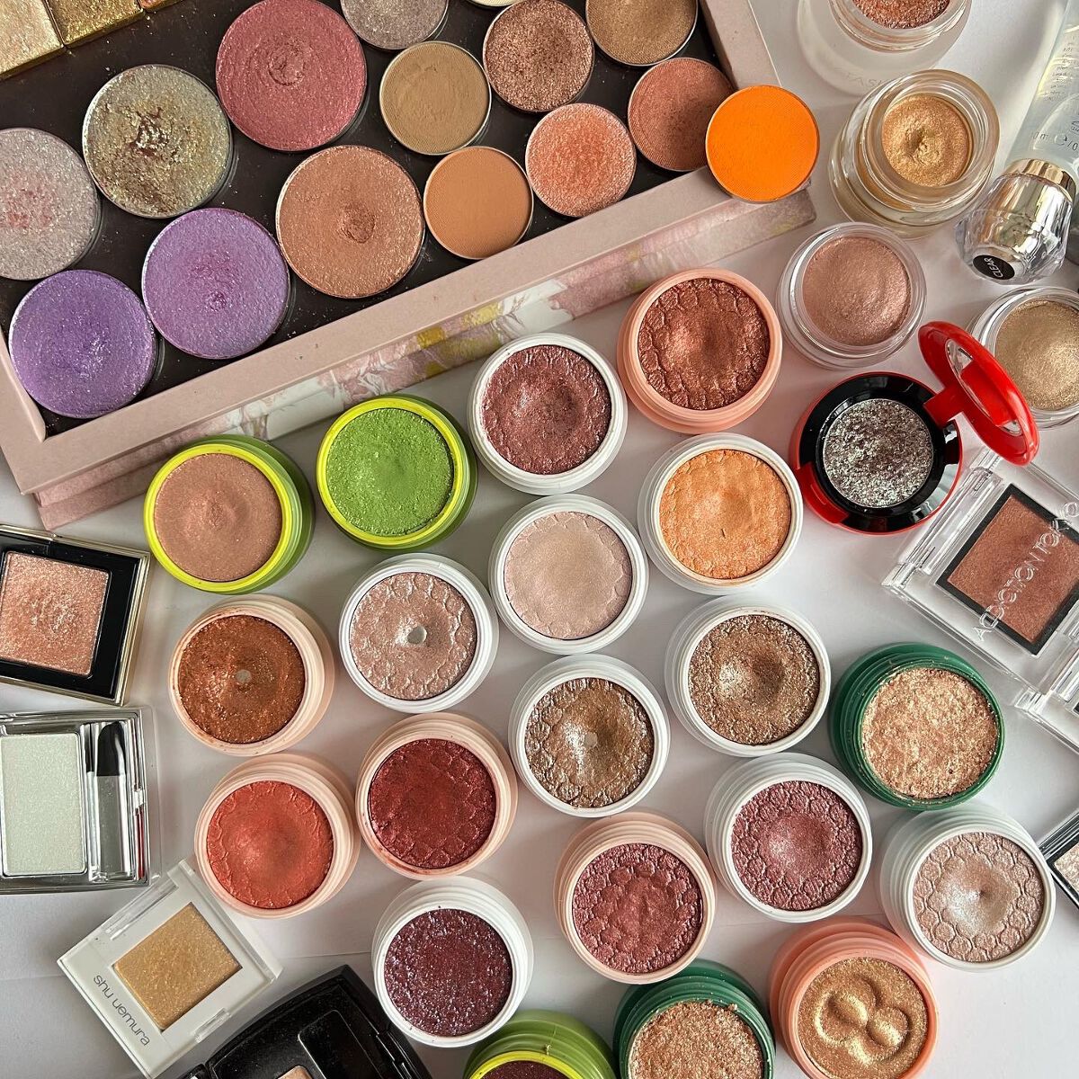 シェードシフター デュオクロム アイシャドウ/M・A・C/単色アイシャドウの人気ショート動画