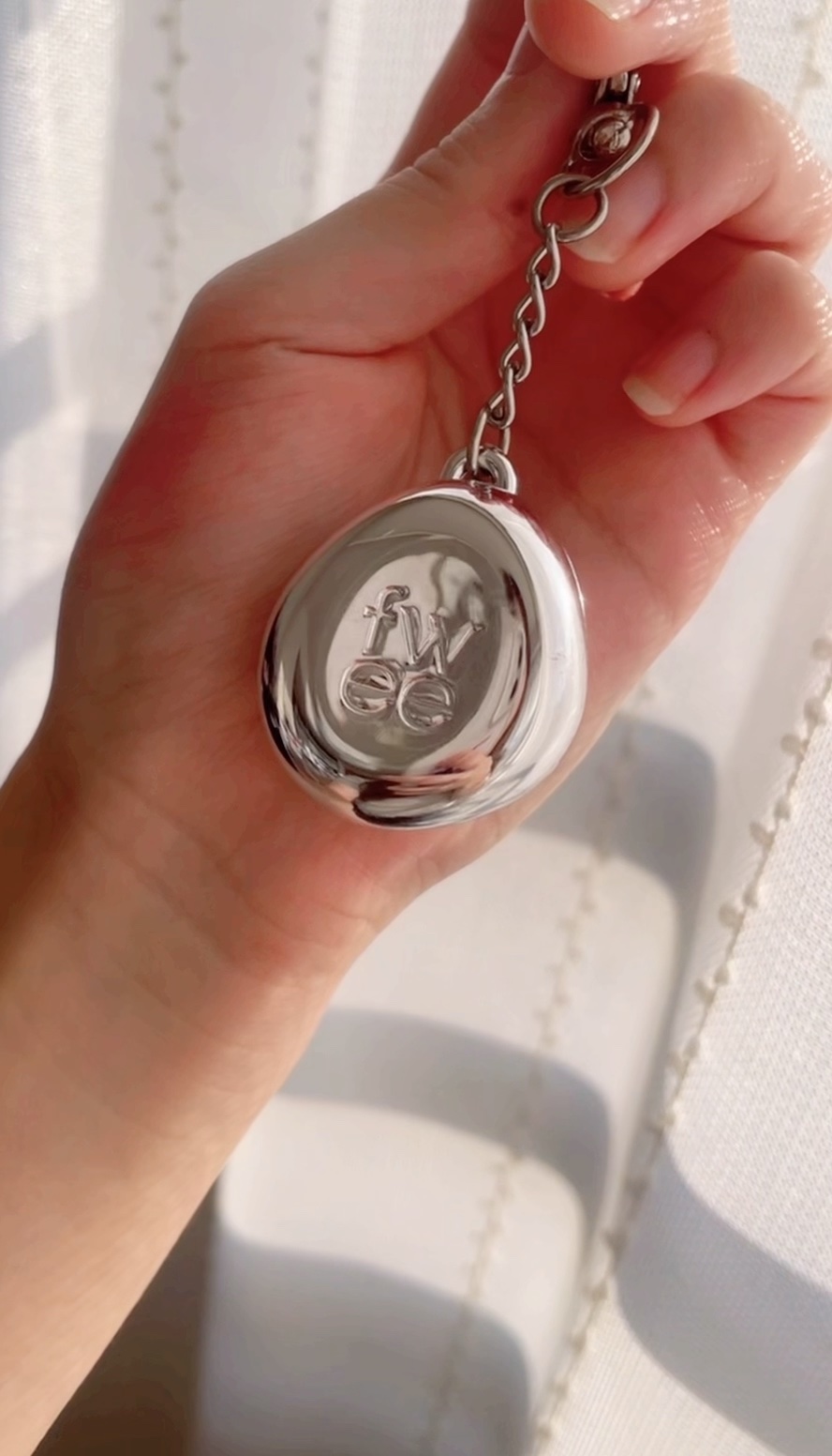 \ミニサイズで持ち運びぴったり⭐️/


韓国のfweeの店舗に行った際にもらったミニサイズ

リップ＆チーク💗


鏡もついてて持ち運び最強❕


じゅわっと本物のような血色感でかわいすぎる✨



ぜひ試してみてね！！


#fwee