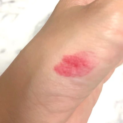 Burberry Beauty リップベルベットのクチコミ「好き
Burberryのコスメが発売になってすぐに購入したぶどう色リップ🍇と赤リップ
43.....」(2枚目)