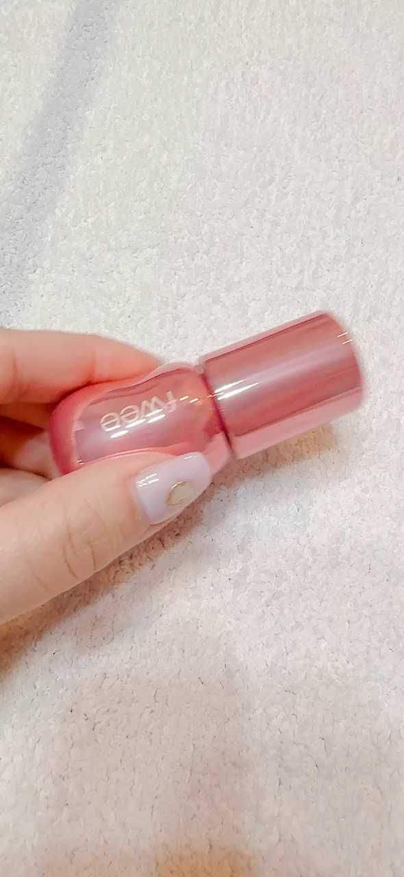 フィー 3Dボリューミンググロス/fwee/リップグロスの動画クチコミ4つ目