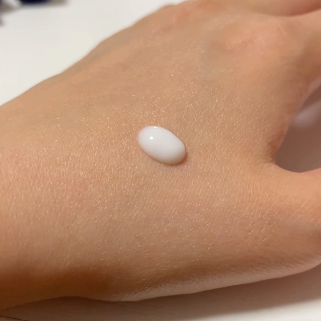 ホワイトニング　スポットクリーム/CVITAS/フェイスクリームの動画クチコミ4つ目