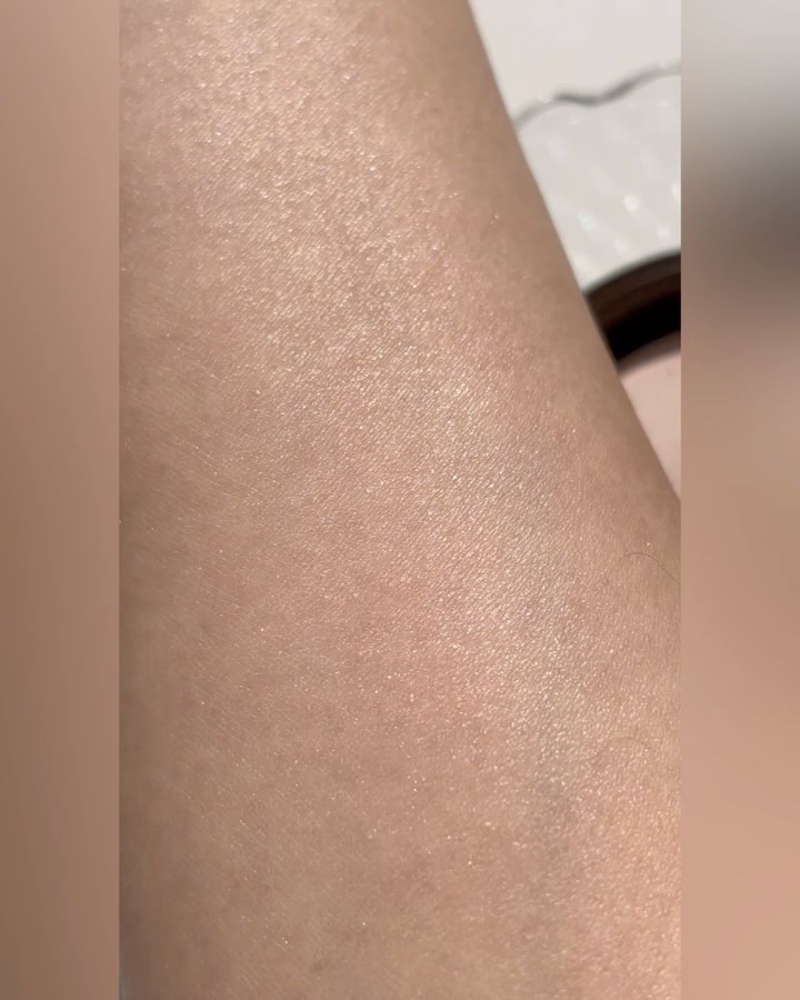 フェイスアップ プレストパウダー SPF23 / PA++/COVERMARK/プレストパウダーの動画クチコミ3つ目