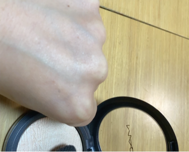 エクストラ ディメンション スキンフィニッシュ/M・A・C/プレストパウダーを使ったクチコミ（3枚目）