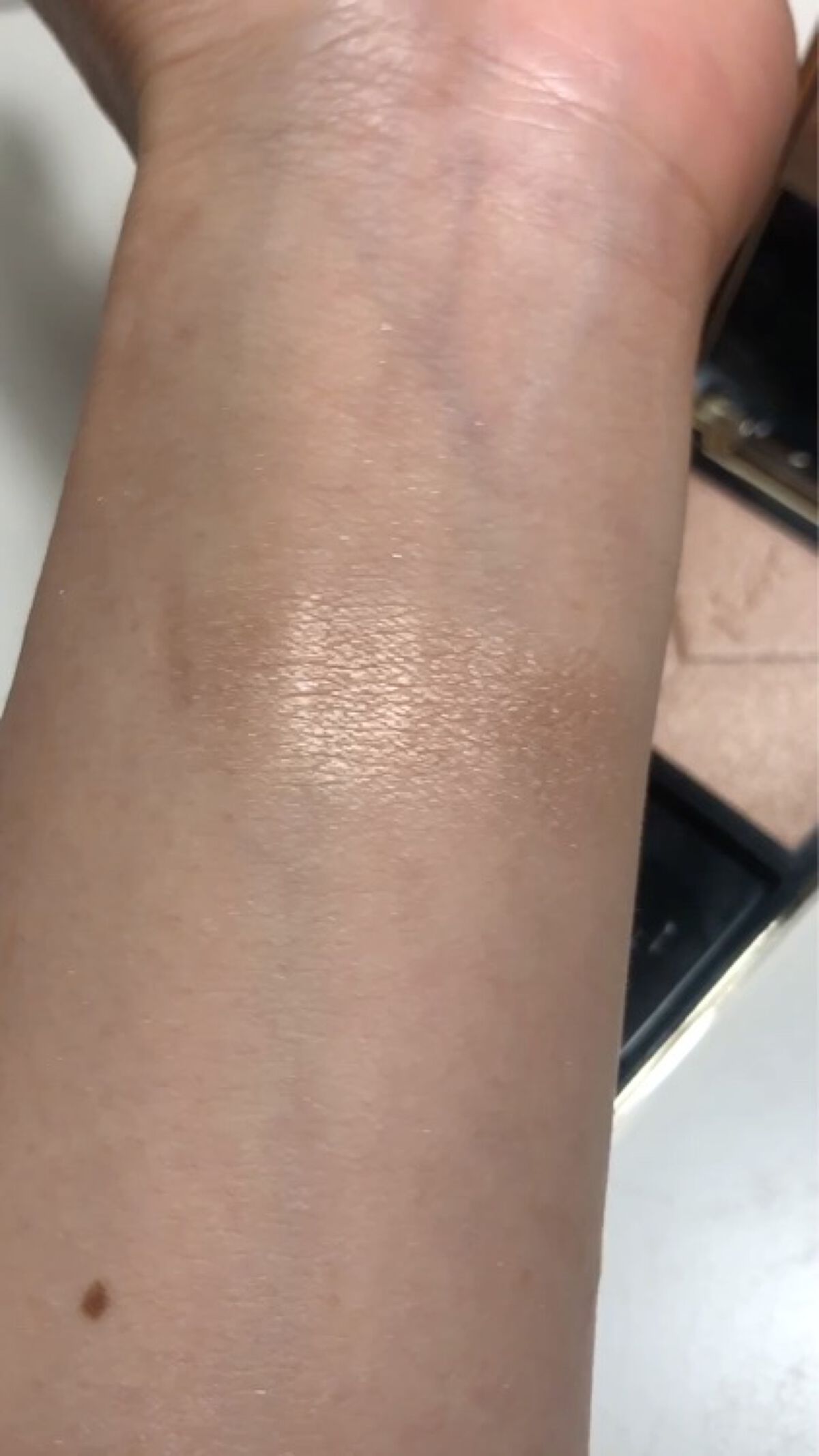 ハイライタークチュール/YVES SAINT LAURENT BEAUTE/パウダーハイライトの動画クチコミ3つ目