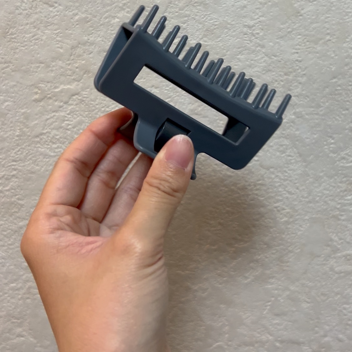 髪になじませるトリートメントコームつきヘアクリップ/セリア/ヘアケアグッズの動画クチコミ1つ目