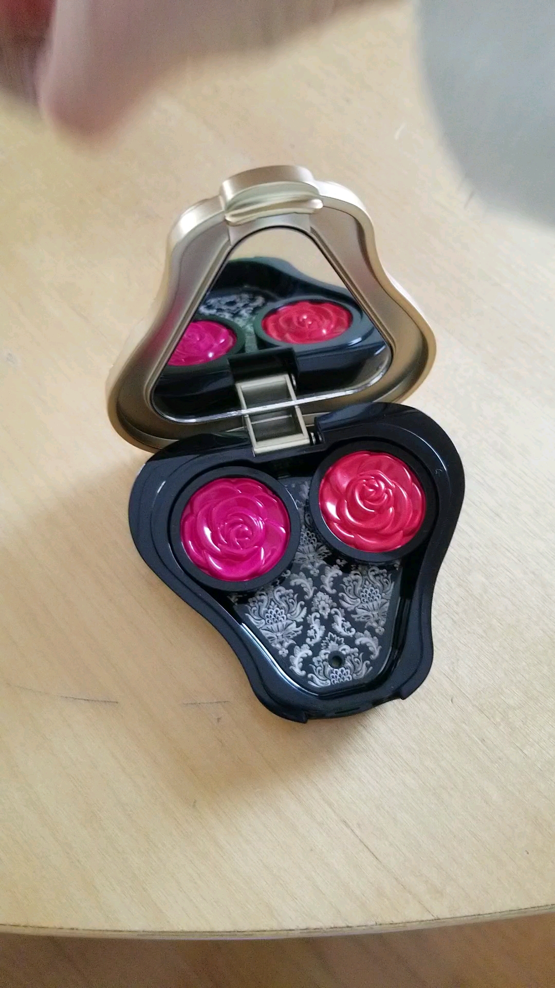 リップカラー R/ANNA SUI/口紅の動画クチコミ1つ目