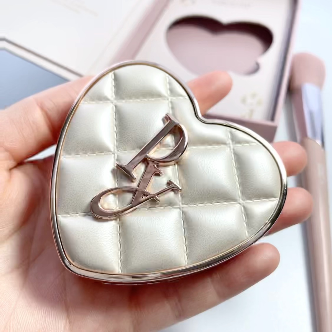 グロウオブラブハイライター/Peony/パウダーハイライトの動画クチコミ1つ目