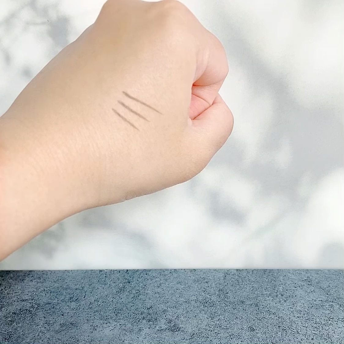 シルキーリキッドアイライナーWP/D-UP/リキッドアイライナーの動画クチコミ4つ目