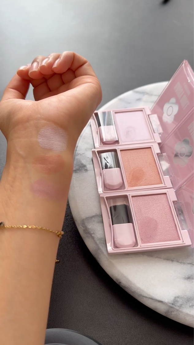 パウダーブラッシュ/DAISY DOLL by MARY QUANT/パウダーチークを使ったクチコミ（1枚目）