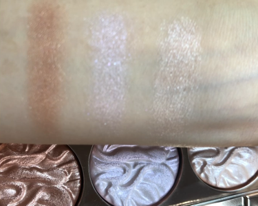 ペイント ウィズ ライト ラディアント フェイス イルミネーター トリオ/ローラ メルシエ/プレストパウダーを使ったクチコミ（2枚目）