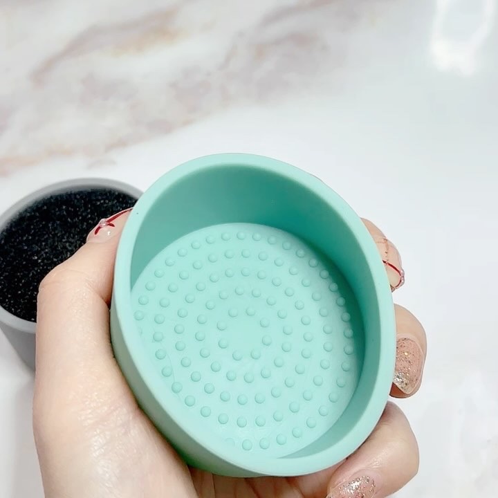 FilliMilli デュアルメイクブラシクリーナー/fillimilli/その他化粧小物の動画クチコミ4つ目