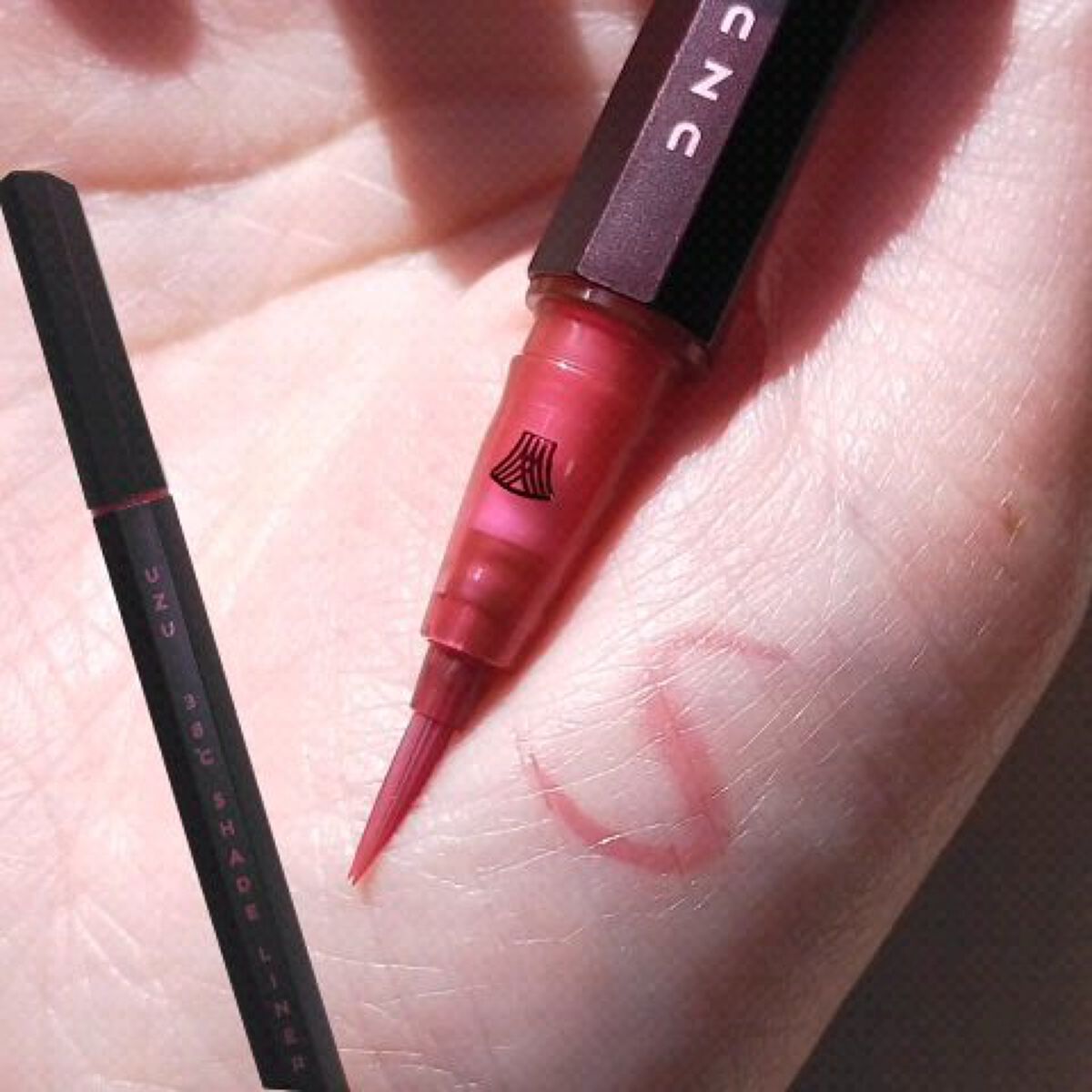 38℃ シェード ライナー/UZU BY FLOWFUSHI/リキッドアイライナーの動画クチコミ4つ目