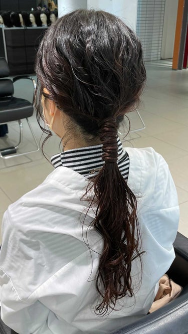 1つ前の投稿のヘアアレンジのやり方です⭐️

とにかくポイントは下準備で表面部分を巻くことです！ほぐすのが苦手な人はこれを行うだけでとってもほぐしやすくなるのでアレンジする際は、少し表面を巻いてみてもい