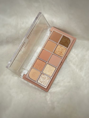 2/7発売当日に注文していた
mudeの新作アイシャドウパレットが届きました✨



「Shawl Moment Eyeshadow Palette」
001 Warm memory

ふんわりショール