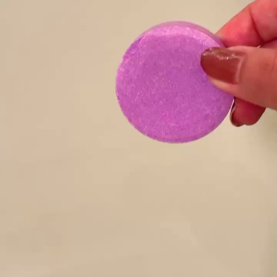 リラックスナイトドリーミング　バスタブレット/YOLU/炭酸系入浴剤の動画クチコミ1つ目