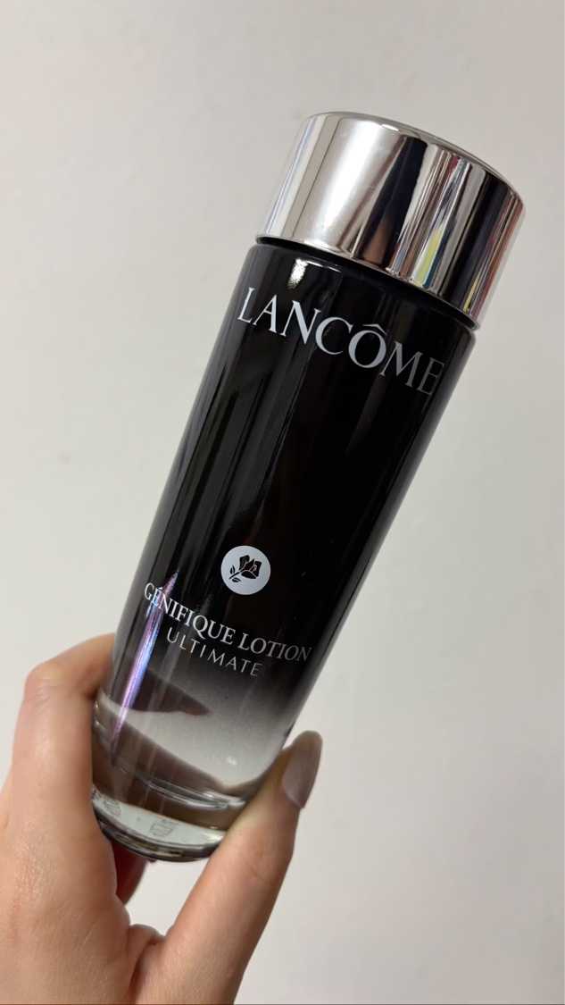 ジェニフィック アルティメ エッセンス ローションを使ってみたよ⭐️⁣
⁣
⁣
とろみのあるテクスチャーで、肌なじみがよく、1日中みずみずしいうるおいシールドに包まれるような使い心地が最高すぎるの😍⁣
⁣
⁣
ハリツヤ湧き上がるような肌へ