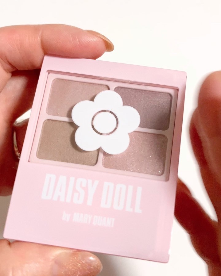 デイジードール アイカラー パレット/DAISY DOLL by MARY QUANT/アイシャドウパレットの動画クチコミ2つ目