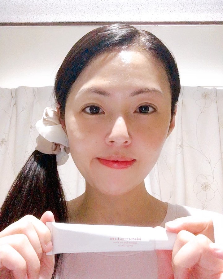 エッセンスベースUVグロウ/MICHIKO.LIFE/化粧下地の動画クチコミ3つ目