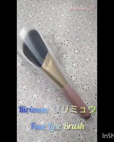 Ririmew フェイスラインブラシのクチコミ「Ririmew  リリミュウ

Face Line Brush

ブラシの斜めのカットが絶妙に.....」（3枚目）