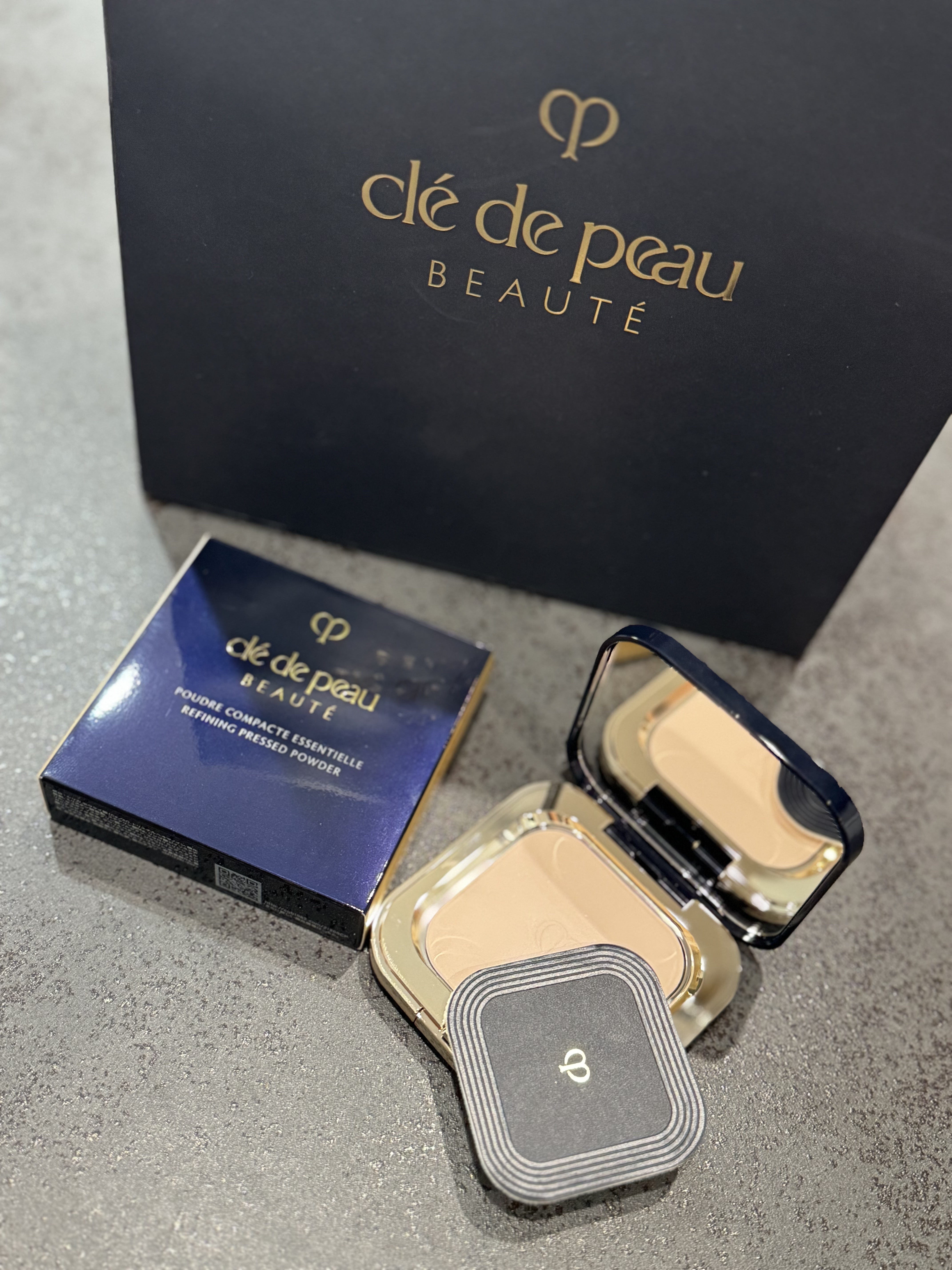 プードルコンパクトエサンシエルｎ/クレ・ド・ポー ボーテ/プレストパウダーの人気ショート動画