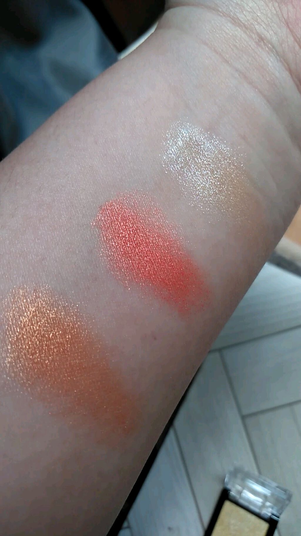 UR GLAM　POWDER EYESHADOW ブライトイエロー/U R GLAM/単色アイシャドウを使ったクチコミ（3枚目）