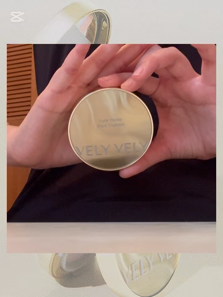 VELY VELY Aura Honey Glow Cushionのクチコミ「．
VELYVELY 
オーラハニーグロークッション

『VELY VELY』は、韓国発人気ア.....」（3枚目）